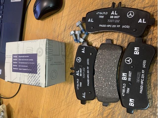 Комплект задніх колодок A0084201120 MERCEDES