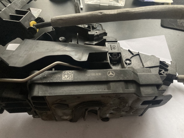 Внутрішній дверний замок A2220063999 MERCEDES