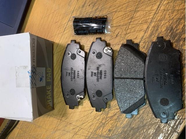 Передні гальмівні колодки B4Y03328ZA MAZDA