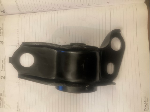 Сайлентблок нижнього переднього важеля J4233001 NIPPARTS