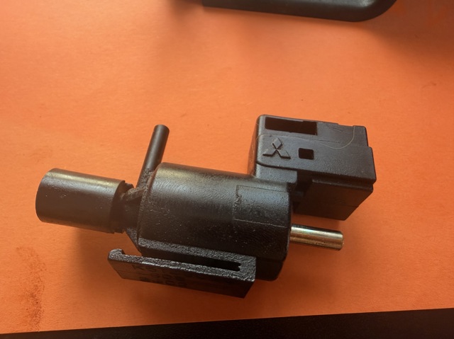 Клапан перемикання системи подачі повітря K5T49090 MITSUBISHI