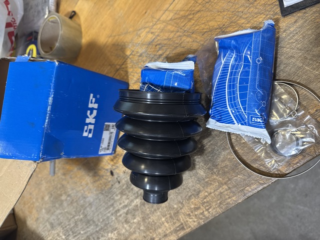 Пильник ШРКШ зовнішній VKJP1350 SKF