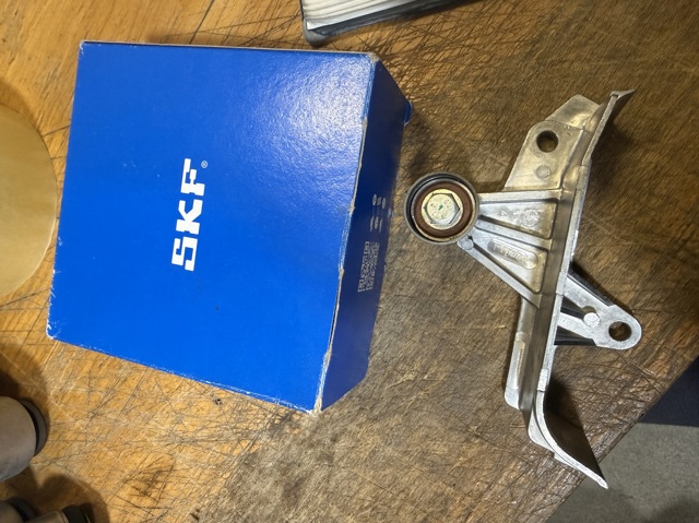 Паразитний провідний ролик VKM21170 SKF