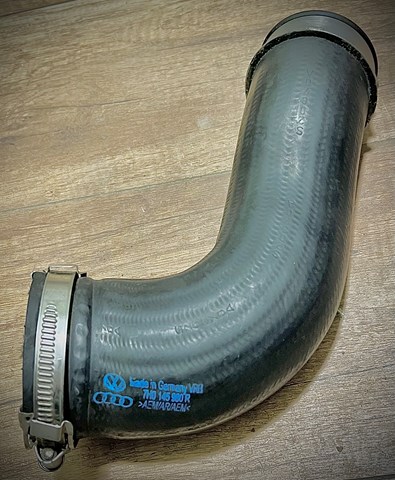 Патрубок дросельний 7H0145980R VAG