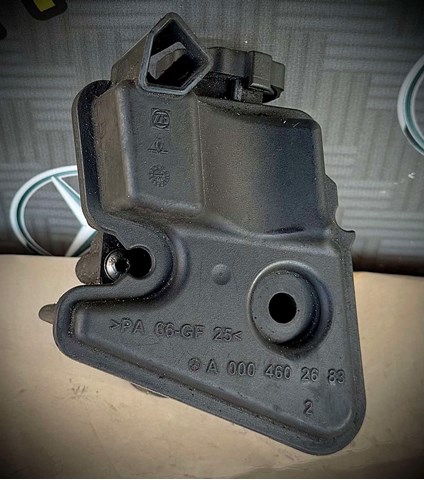 Бачок гідропідсилювача A0004602683 MERCEDES