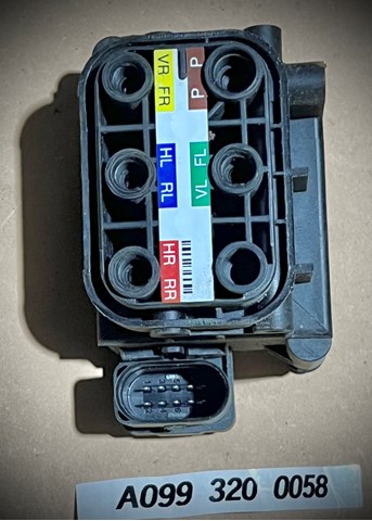 Блок клапанів гідравлічної підвіски AБС (ABS) A0993200058 MERCEDES
