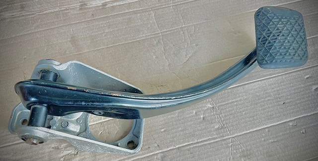 Педаль гальма A1642901901 MERCEDES