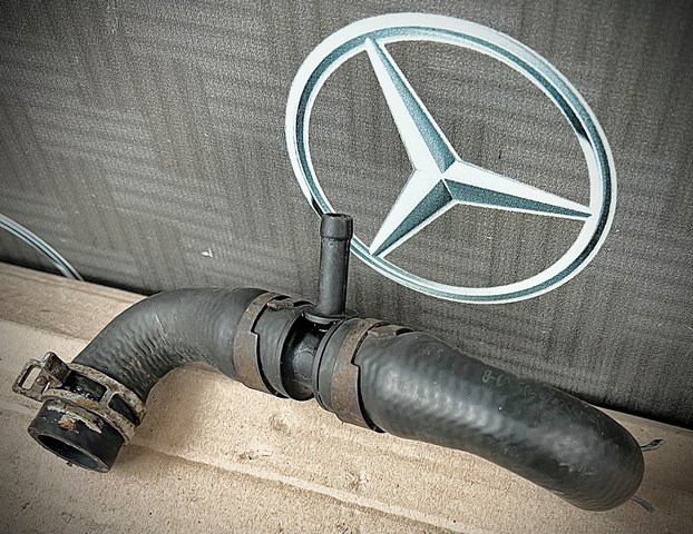Патрубок термостата A1645014482 MERCEDES