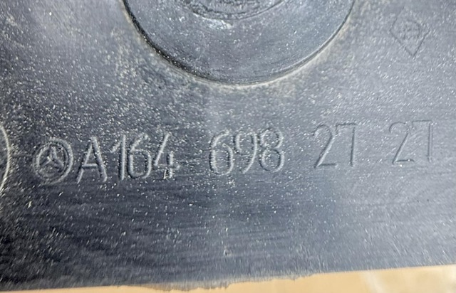 Кронштейн зовнішньої накладки лівого порога A1646982727 MERCEDES