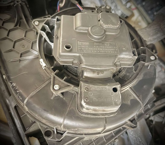 Електромотор пічки A1648350307 MERCEDES