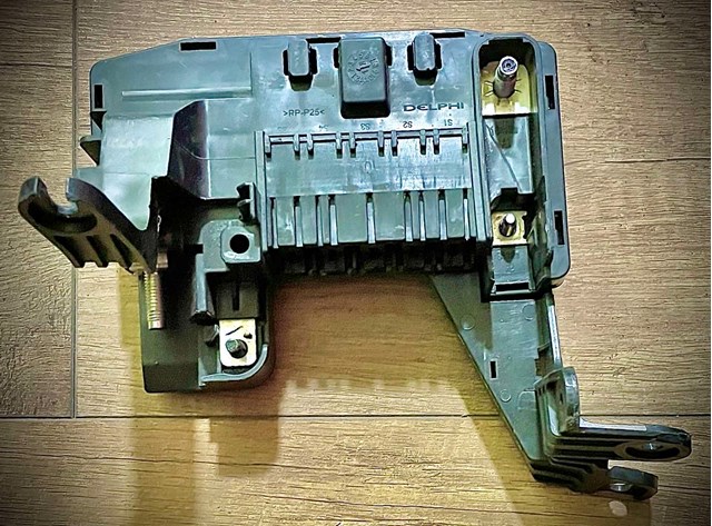 Корпус запобіжників A1665409315 MERCEDES