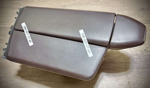 Кришка підлокітника A1666800819 MERCEDES
