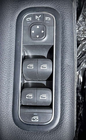 Кнопковий блок керування склопідіймачами передній лівий A1679050101 MERCEDES