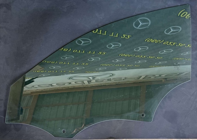 Вікно (передніх дверей) двері A1777253700 MERCEDES
