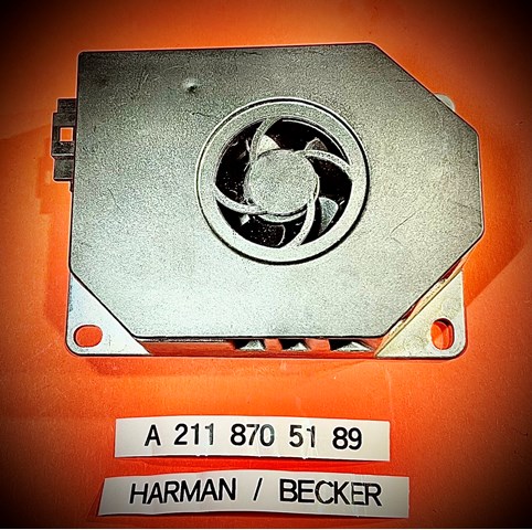 Підсилювач звуку аудіосистеми A2118705189 MERCEDES