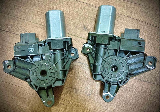 Моторчик склопідйомника двері задніх, лівих A2469063100 MERCEDES