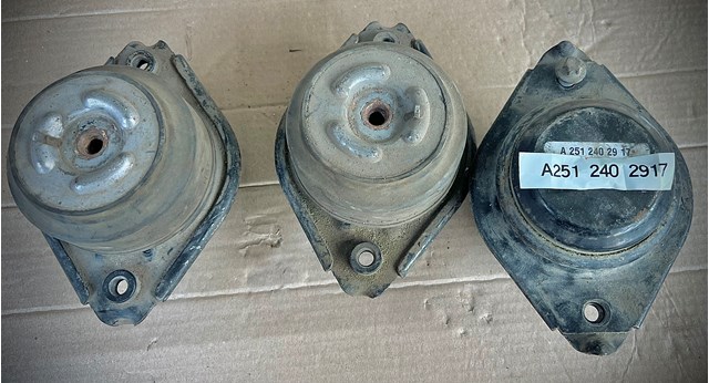 Подушка двигуна передня A2512402917 MERCEDES