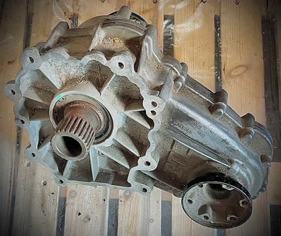 Коробка роздавальна в зборі A2512801400 MERCEDES