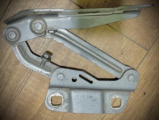 Завіс капота, лівий A2518800328 MERCEDES
