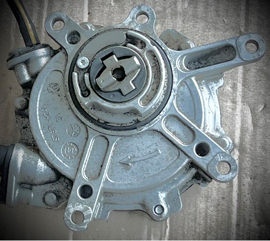 Насос вакуумний A2762300265 MERCEDES