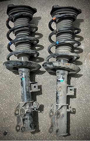 Амортизатор передній A6393206613 MERCEDES
