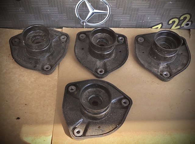 Подушка амортизатора переднього A6393230720 MERCEDES