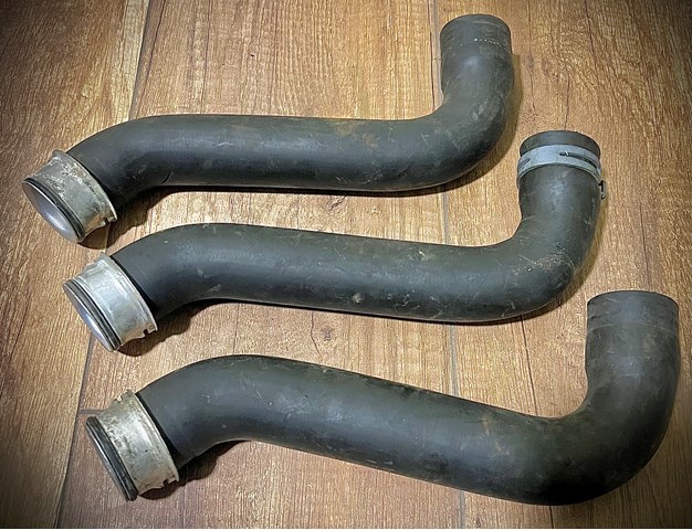 Патрубок системи охолодження A6395017382 MERCEDES