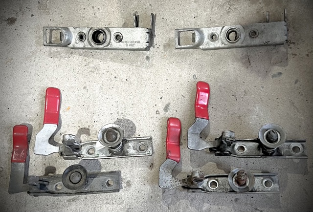 Замок кришки капота A6397500750 MERCEDES