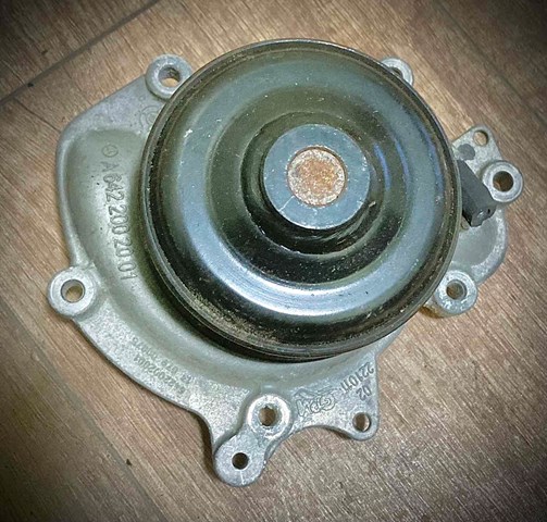 Помпа охолодження A6422002001 MERCEDES