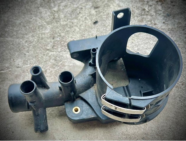 Кришка корпусу паливного фільтра A6512001556 MERCEDES