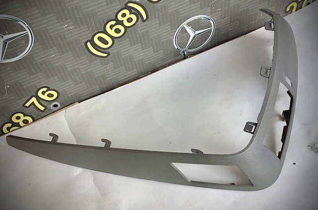 Декоративна накладка центральної консолі A9066890137 MERCEDES