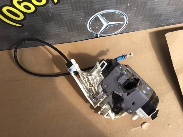 Замок дверей водія A9067202135 MERCEDES