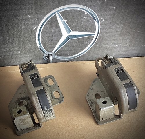 Замок задньої лівої двостулковщї двері, верхній A9067400035 MERCEDES
