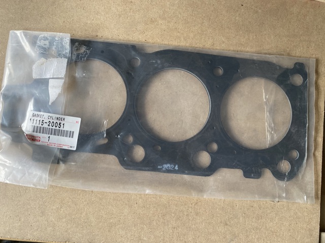 Прокладка головки блока циліндрів (ГБЦ), права 1111520051 TOYOTA