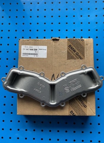 Кришка двигуна задня 11147505235 BMW