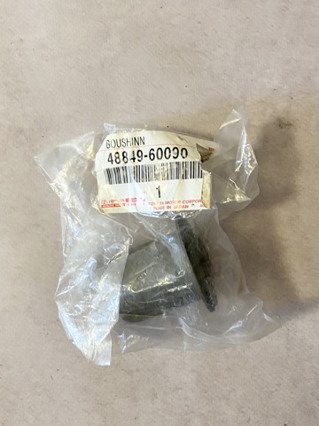 Втулка стійки заднього стабілізатора 4884960090 TOYOTA