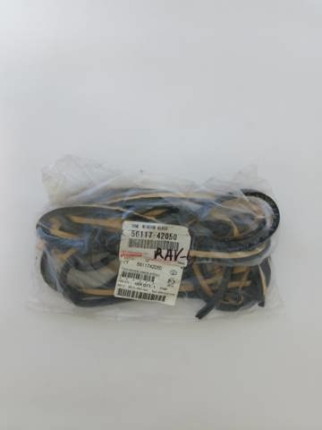 Ущільнювач вітрового скла 5611742050 TOYOTA