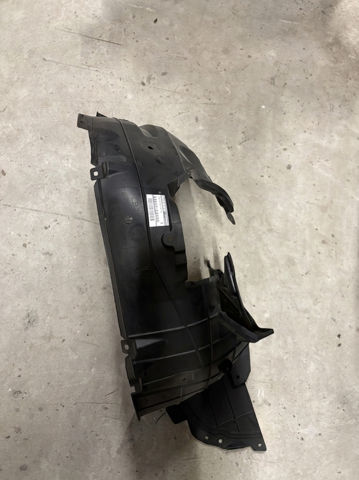 Підкрилки передні праві 63840ED05C NISSAN