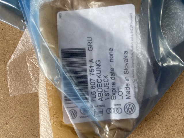 Накладка форсунки омивача фари передньої 7L6807751A VAG