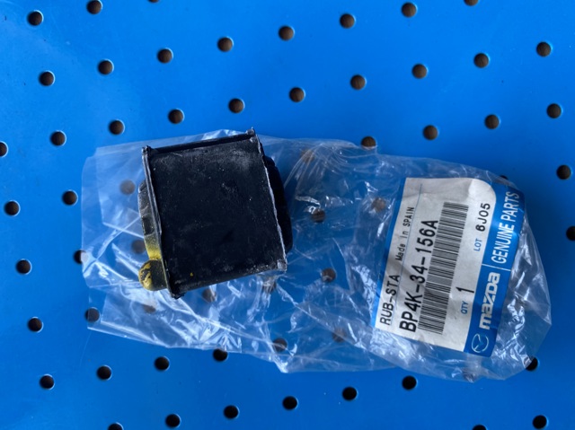 Подушка стабілізатора BP4K34156A MAZDA