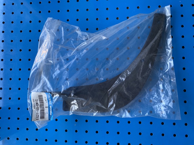 Переднє ліве ікло бампера EG21500W1C MAZDA