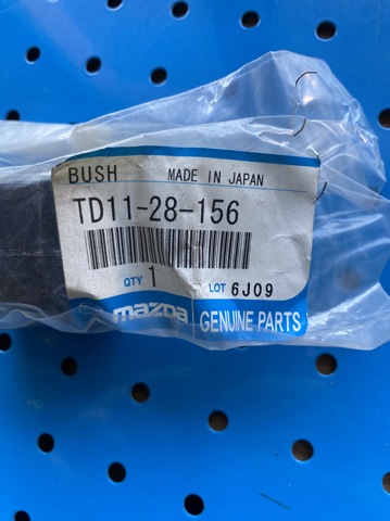 Втулка стабілізатора заднього TD1128156 MAZDA