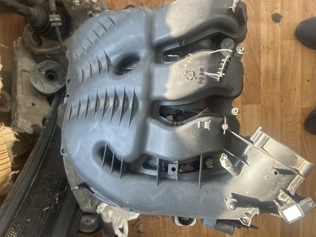 Колектор впускний верхній 05184693AE CHRYSLER