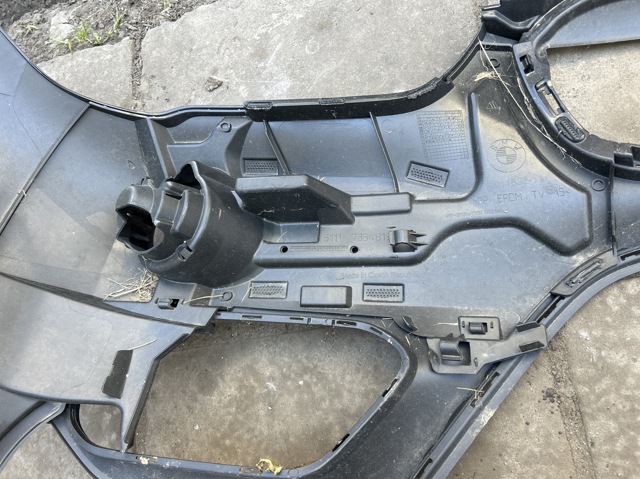 Переднє ліве ікло бампера 21163611 BMW