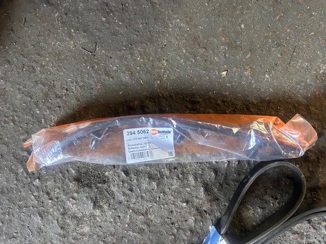 Відбивач бампера заднього правий 3945062 AUTOTECHTEILE