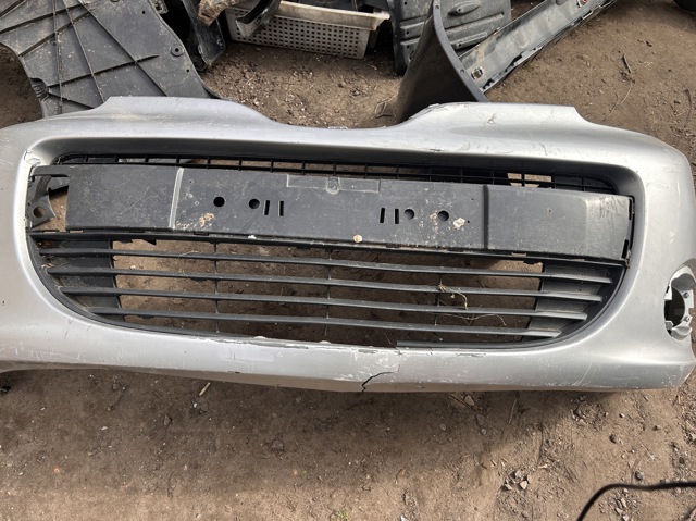 Решітка бампера нижня 622549985R RENAULT