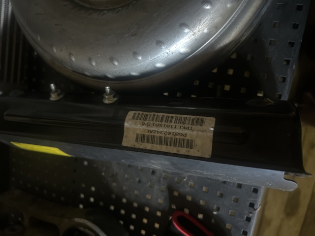Подушка безпеки (AIRBAG) пасажирська, захисту колін 68102342AE CHRYSLER