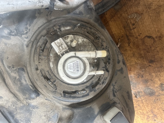 Насос занурювальний в баці 68109894AB CHRYSLER