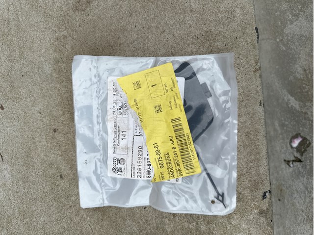 Заглушка бампера буксирувального гака, передня 8W0807241B VAG