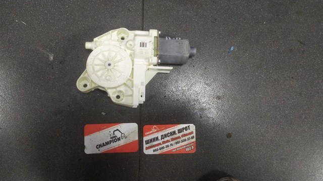 Двигун склопідіймача двері передньої, правої 0130822216 BOSCH